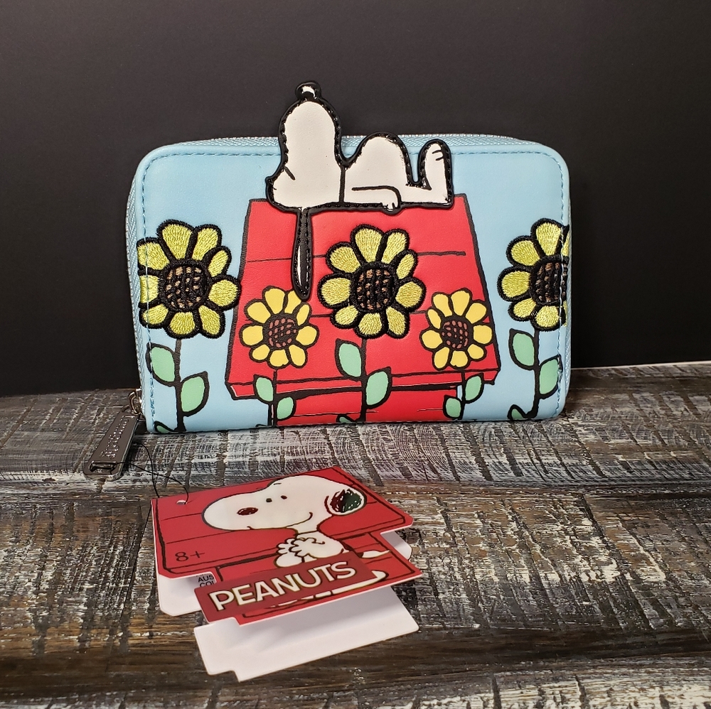 Loungefly Peanuts Snoopy Wallet